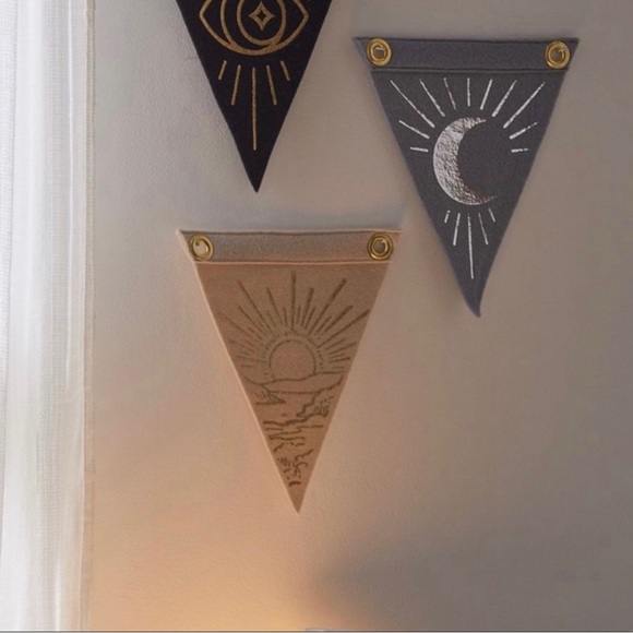 URBAN OUTFITTERS HOME The Rise And Fall Mini Flag Felt Gray - Picture 7 of 12